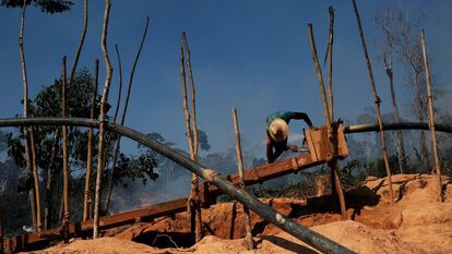 Um garimpo ilegal na área da Renca, no Norte do Brasil.