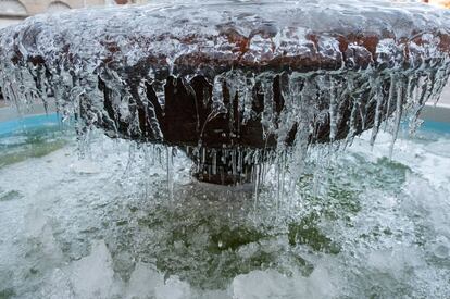 A frozen fountain in Verín, Ourense.