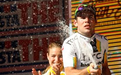 Cavendish celebra su triunfo en la 12ª etapa del Giro.