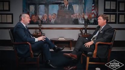 Ted Cruz y Tucker Carlson en una entrevista realizada el 17 de junio de 2025.