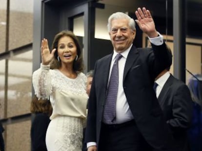 Mario Vargas Llosa y su pareja Isabel Preysler a su llegada.