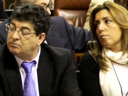 Diego Valderas y Susana Díaz, durante una sesión parlamentaria.