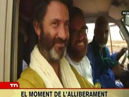 La captura, de TV3, muestra a Vilalta (izquierda) y Pascual, con Omar Saharaui al volante del todoterreno.