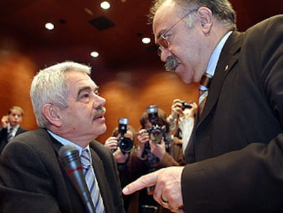 Pascual Maragall y Carod Rovira, en el Parlamento de Cataluña.