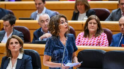 La vicepresidenta primera y ministra de Hacienda, María Jesús Montero, este martes en el pleno del Senado.