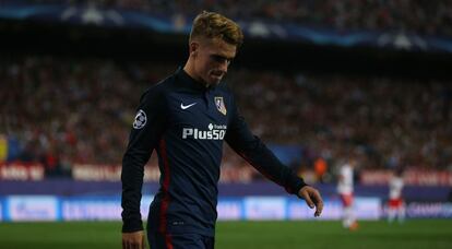 Griezmann, cabizbajo durante el duelo ante el Benfica.