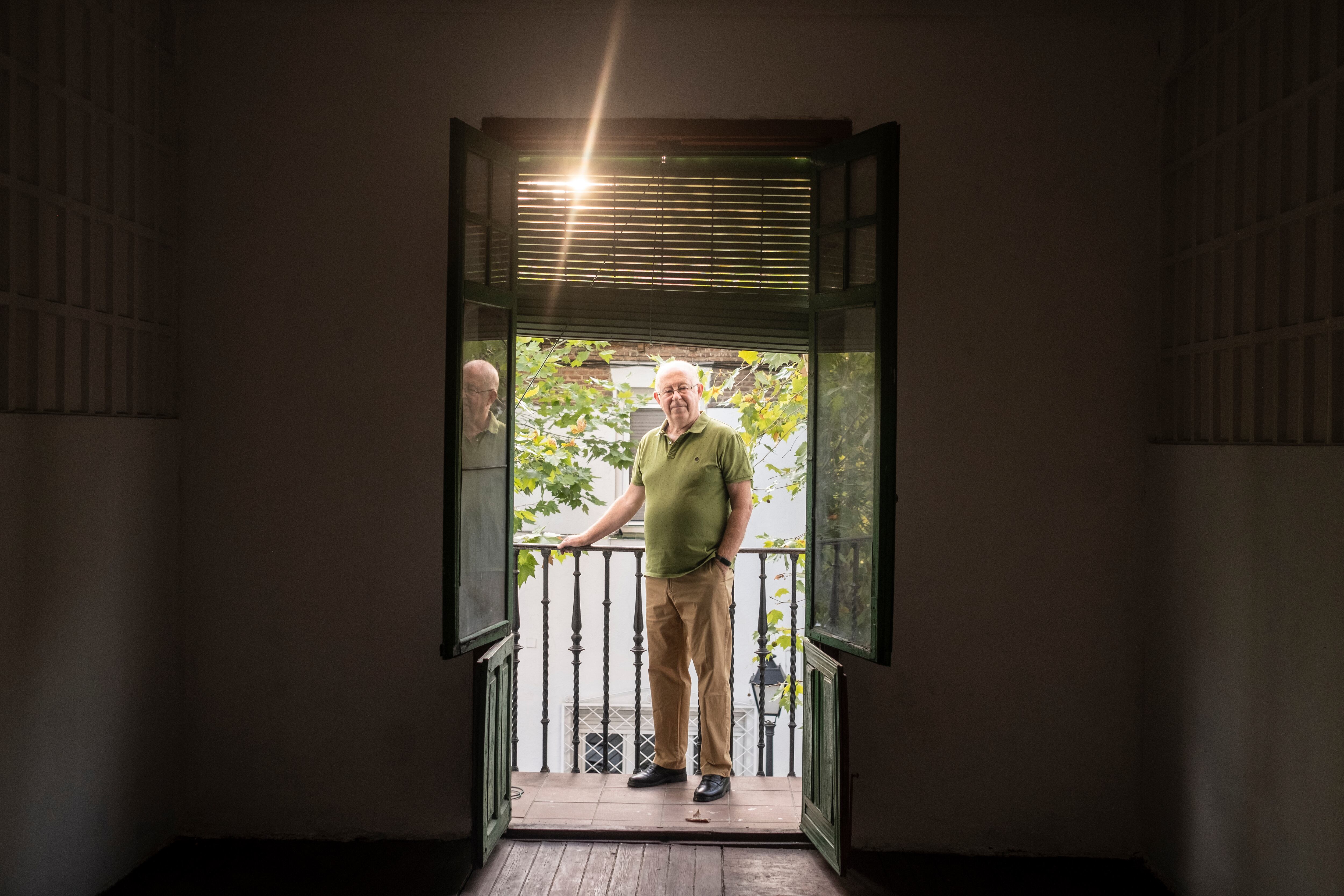 Luis Cortés, en la Casa Comunal de la colonia Ferroviarios, que antiguamente fue la escuela para los hijos de los trabajadores.