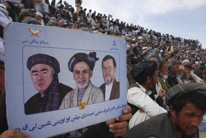 Seguidores del candidato independiente Ashraf Ghani Ahamadzai durante un mitin electoral en Mazar Sharif, al norte de Afganistán