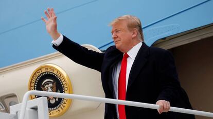 El presidente de Estados Unidos, Donald Trump, llega a Wisconsin en el Air Force One.