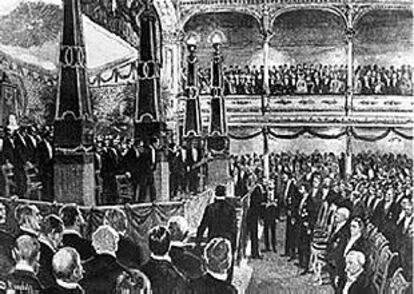 La primera ceremonia de entrega de premios en la Antigua Real Academia de Estocolmo (1901), presidida por el rey Oscar II.