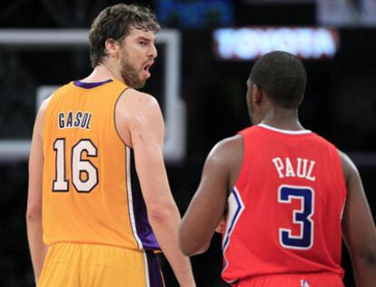 Gasol, junto a Paul.