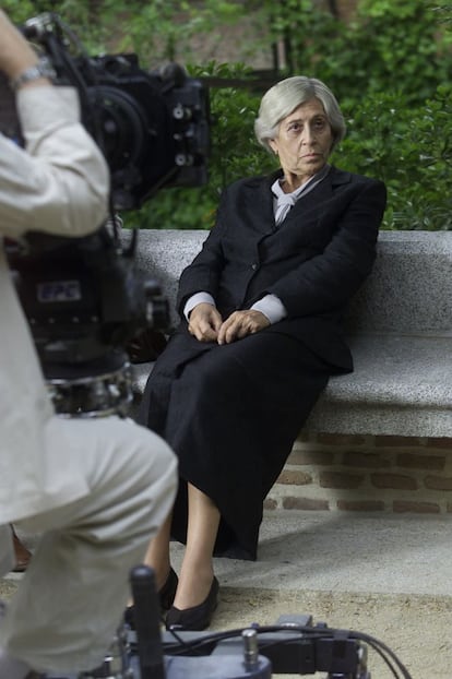 Pilar Bardem, caracterizada de María Zambrano, durante el rodaje de la película 'Querida María' (2004), de José Luis García Sánchez.
