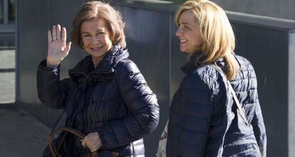 La reina Sof&iacute;a, con la infanta Cristina.