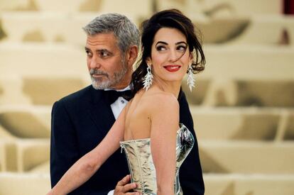 El actor George Clooney y su esposa Amal, en la gala del Met.