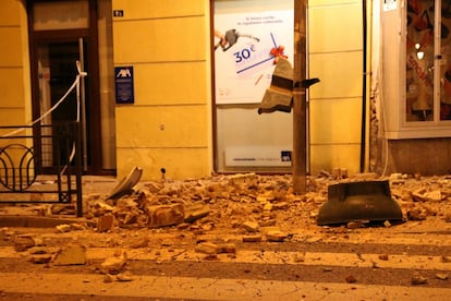 El seísmo se sintió en toda la costa de Málaga y Granada, así como en Sevilla, Jaén y Melilla. En la imagen, destrozos en una calle de Melilla.