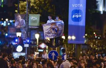 Los aficionados del Real Madrid han tomado las calles m&aacute;s c&eacute;ntricas de la ciudad para celebrar el triunfo de su equipo en la Champions. 