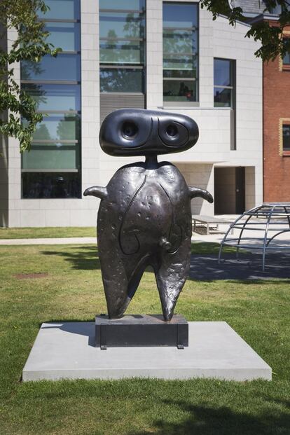 Miró se lanzó a la escultura para superar el lienzo. En la fotografía, 'Personnage Maeght'.