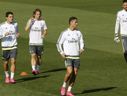 Cristiano Ronaldo, junto a Casilla, Modric y Kovacic en el entrenamiento
