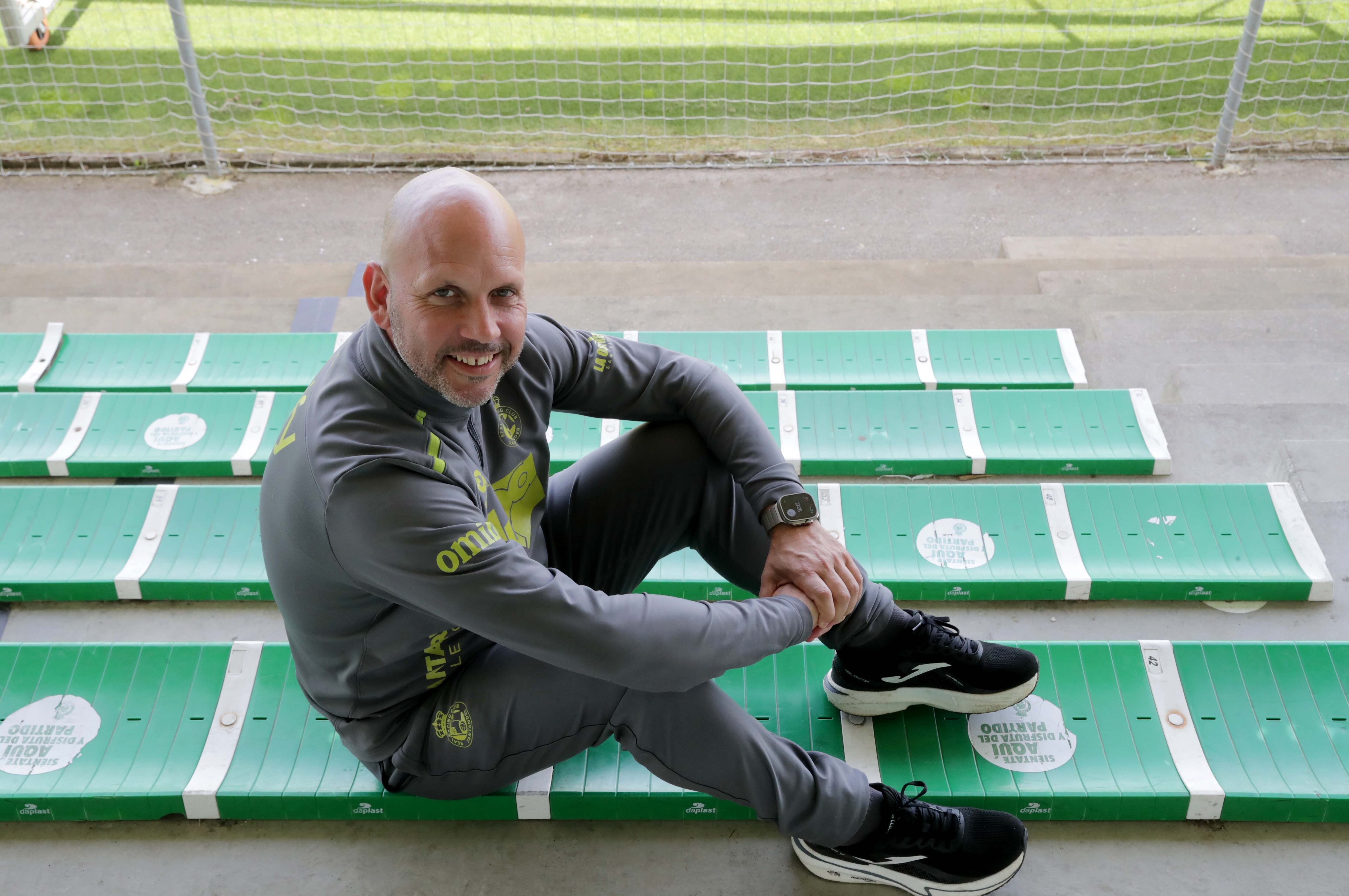 José Alberto López, entrenador del Racing de Santander, en las instalaciones deportivas del club.