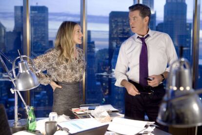 Sarah Jessica Parker y Pierce Brosnan, en <i>Tentación en Manhattan.</i>