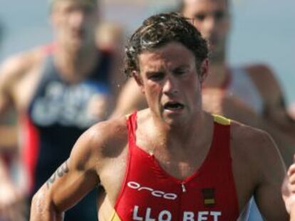 Xavier Llobet, en el triatlón de Atenas en 2004.