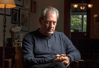 El escritor Paul Auster, en su casa en Brooklyn, Nueva York, en septiembre de 2021.