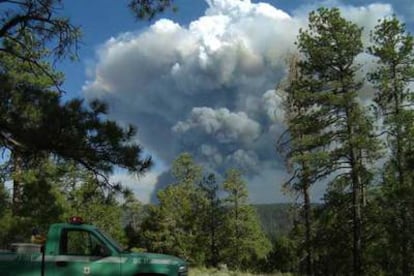 Foto facilitada por el equipo de incendios del norte de Arizona.