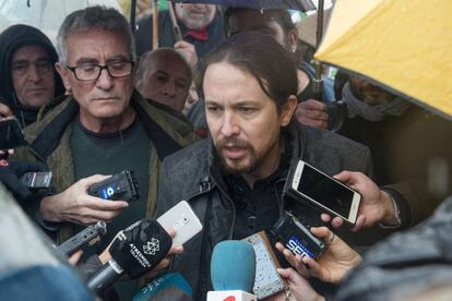 Iglesias, envoltat de periodistes, el passat dia 4 a Jaén.