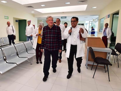 El presidende Andrés Manuel López Obrador supervisa un hospital del IMSS-Bienestar en Temixco, Morelos, el 29 de enero de 2023.