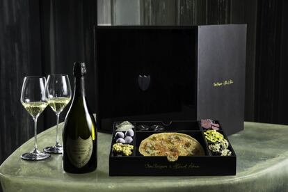 Dom Pérignon y Albert Adrià, juntos en el cofre Contrastes. En su interior, una botella de Vintage 2010 y una selección de bocados que en su día se ganaron el reconocimiento internacional a través del emblemático restaurante. Precio: 400 euros. www.bespoke.23.com/domperignon.