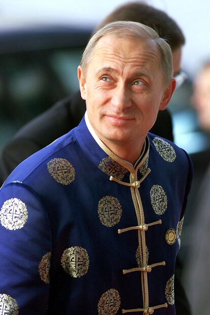 Vladimir Putin, de azul en una visita a China en 2001.