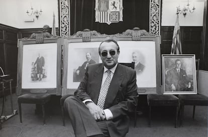 Carlos Fabra pos&oacute; en 1996 con los retratos de sus antepasados.