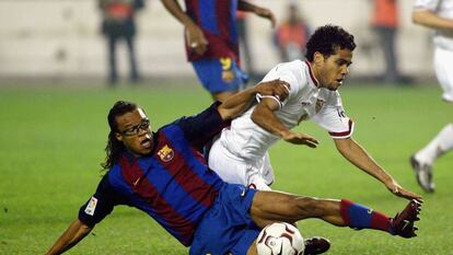 Edgar Davids (izquierda) en el partido ante el Sevilla el 25 de enero de 2004.