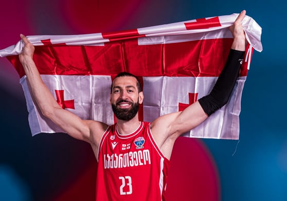 Shengelia, con la bandera de Georgia, en una imagen de su Federación.