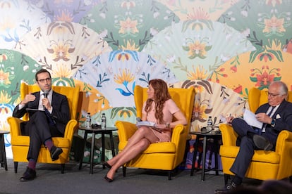 Carlos Cuerpo, ministro de Economía; Pilar Gil, vicepresidenta de PRISA, y Juan María Nin, presidente del Círculo de Empresarios, este jueves en el Global Summit of Women.