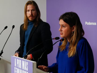 Los portavoces de Unidas Podemos, Pablo Fernández y Alejandra Jacinto, este lunes en la sede del partido en Madrid.
