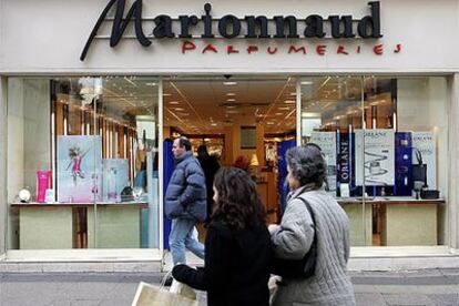 Fachada de una perfumería de la firma Marionnaud en una calle de París.