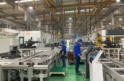 Interior de la fábrica de vehículos industriales de Forklift, el pasado 27 de marzo, en Hefei (provincia de Anhui), China.