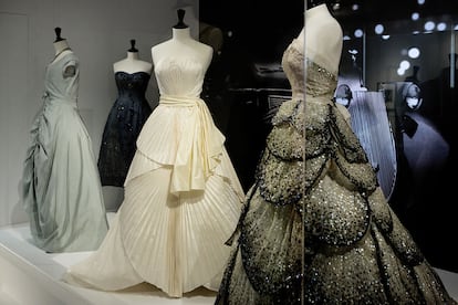 Museo Dior

Grandville (Francia)

La casa de la infancia del couturier debutó en 1988 como museo. Desde entonces, además del atractivo de su jardín y de su encantadora fachada, acoge exposiciones como 'Women in Dior'. Un imprescindible que sirve de homenaje a la memoria y la trayectoria del diseñador.

 