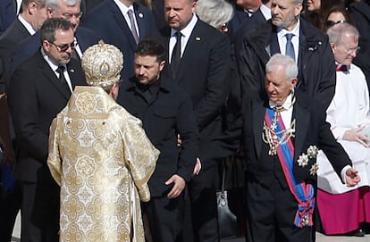Zelenski, a su llegada a la plaza de San Pedro momentos antes del funeral del Papa.