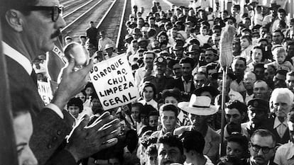 Campanha eleitoral de 1960: Jânio prometer varrer a corrupção.