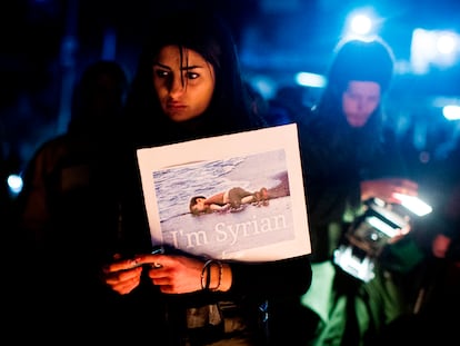 Una vigilia en honor a Alan Kurdi, un niño sirio, y en protesta contra la política migratoria del Gobierno australiano, en Melbourne, el 7 de septiembre de 2015.  Asank