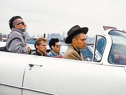 Diferentes momentos de las giras estadounidenses de The Clash. Los componentes del grupo dando una vuelta en coche.