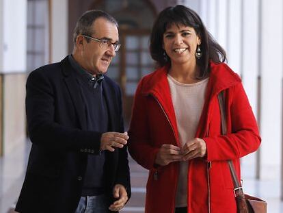 Juan Pedro Yllanes y Teresa Rodr&iacute;guez, en el Parlamento andaluz.
