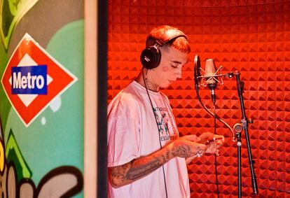 En este estudio, Kaydy Cain ha grabado íntegramente su nueva mixtape, 'El juguete de tu muñeca', para cuyo lanzamiento ha facturado una figura de acción a su imagen y semejanza.                  