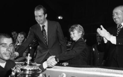 Don Juan Carlos y Don Felipe, en su primer partido.