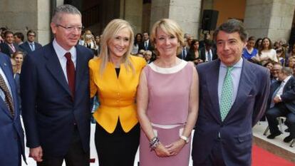 Leguina, Gallard&oacute;n, Cifuentes, Aguirre y Gonz&aacute;lez, en la toma de posesi&oacute;n de la actual presidenta. / LUIS SEVILLANO