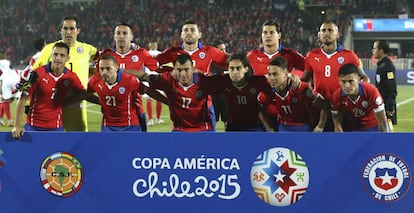 Los jugadores de la selección chilena antes del inicio del partido.