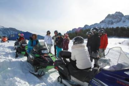 Excursión en motos de nieve en La Partacua, en el Valle de Tena.