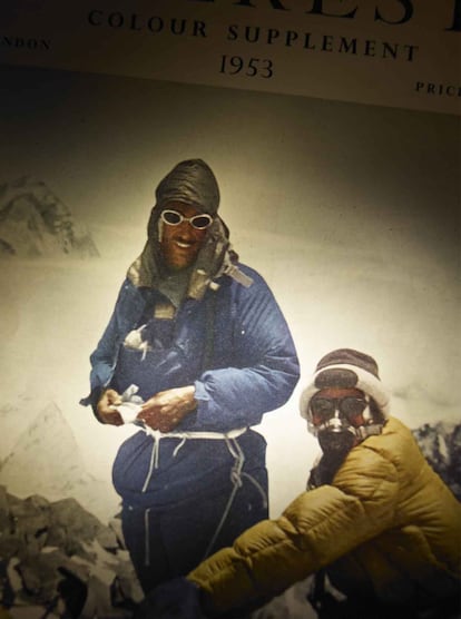 En 1953 los miembros de una expedición británica dirigida por Sir John Hunt son los primeros en alcanzar la cumbre del Everest. Se unen así a una serie de personalidades excepcionales que ponen a prueba las cualidades del Rolex Oyster.